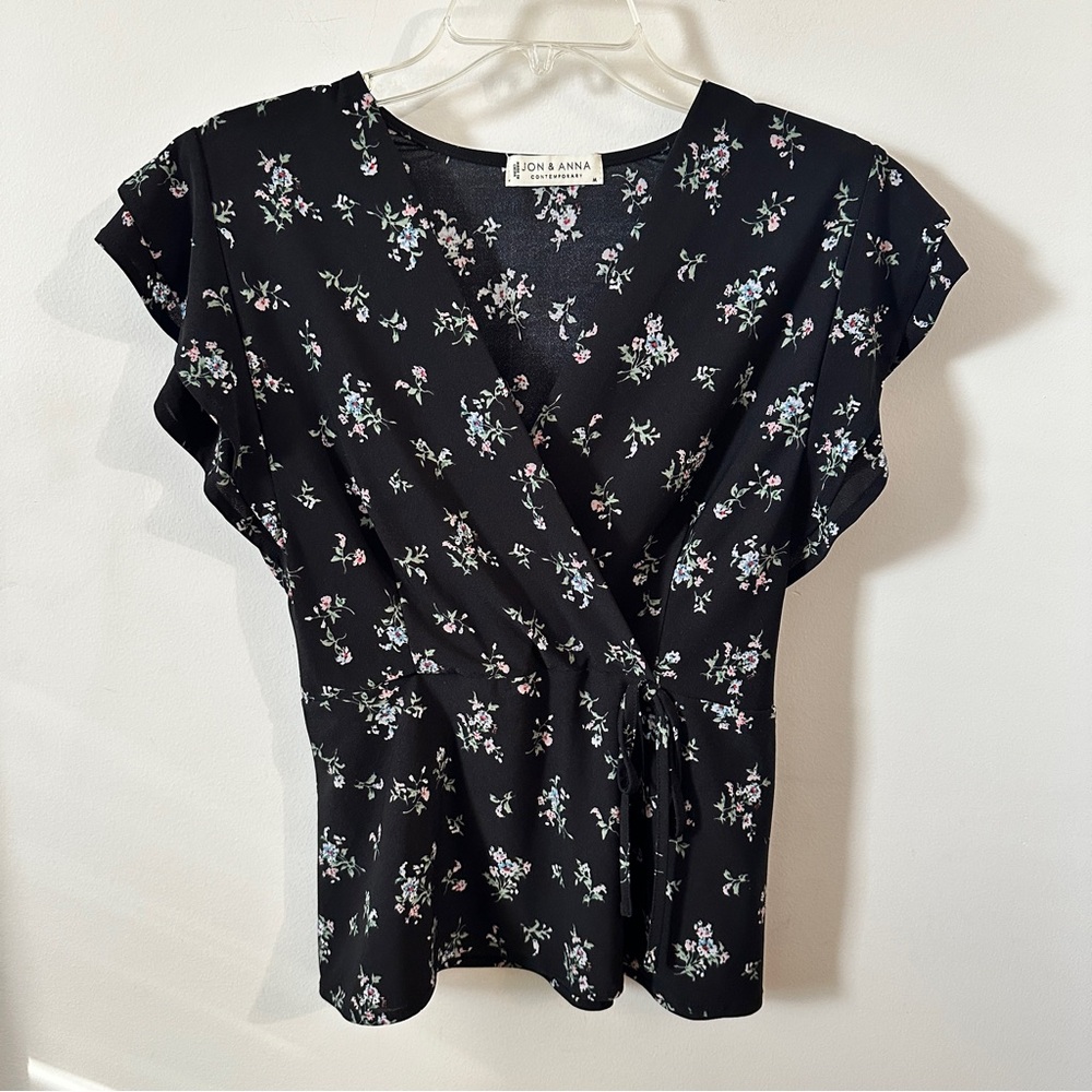 JON & ANNA | Women’s Black Floral Short Sleeve Blouse size Medium